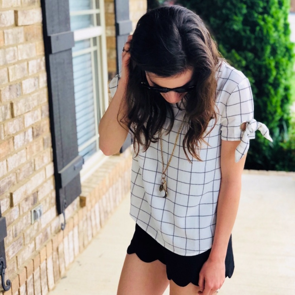 Window pane grid print tie sleeve top - Picture 3 of 4